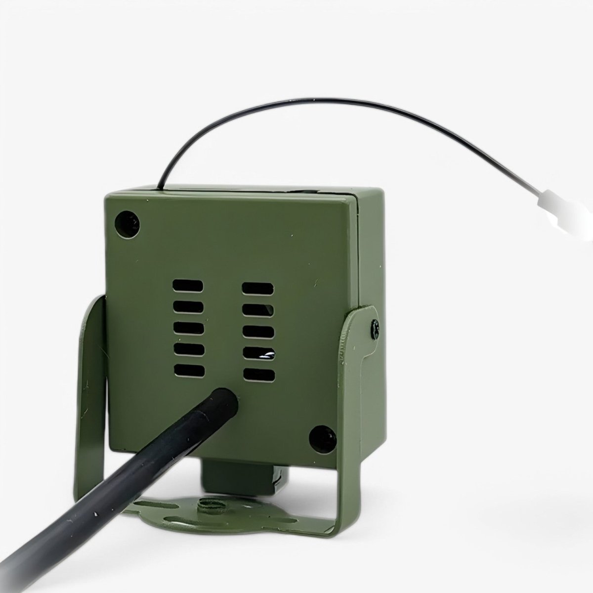 1080p HD weatherproof wildlife camera with night vision...